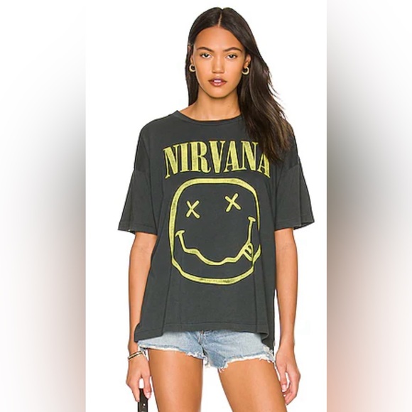 Daydreamer Medium Nirvana Top. 🖤⚡️ - Picture 1 of 5